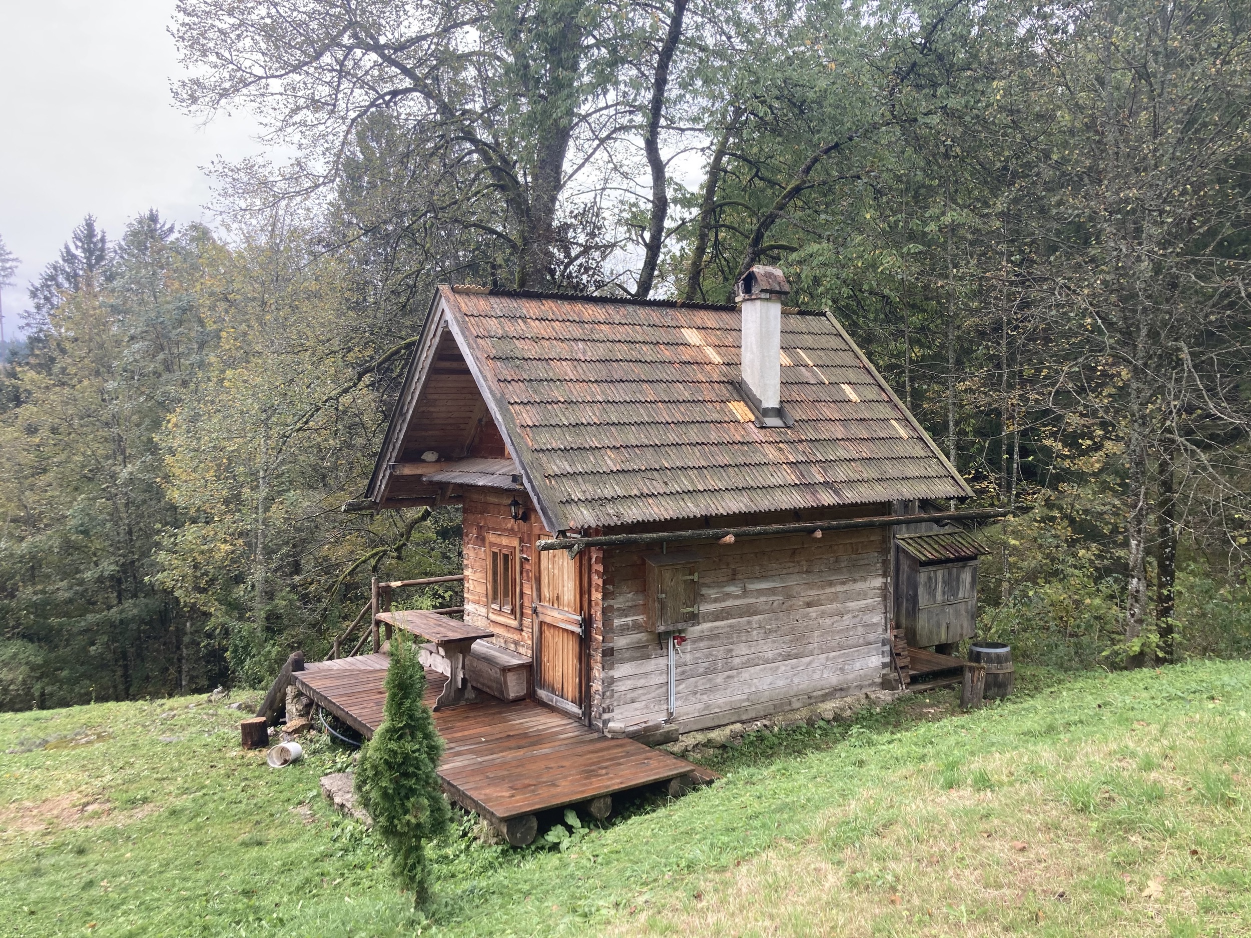 Holzknechthuette Ansicht von oben Fruehling